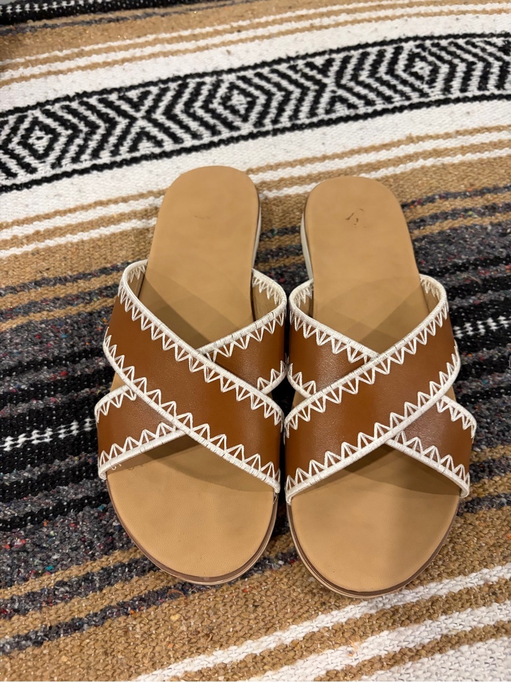 Catherine Malandrino Brown Slide Sandals with White Zigzag Trim - Picture 2 of 6